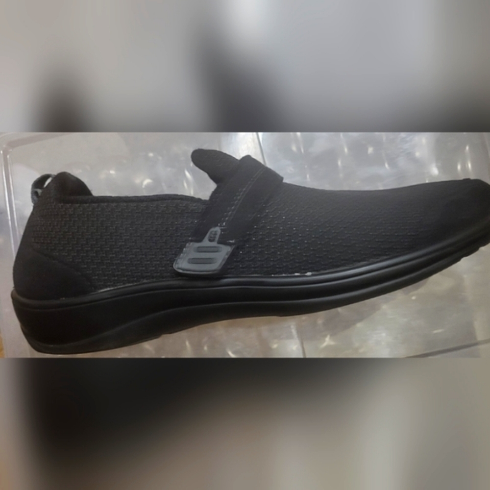 Breathable Perforated Slip-On Flats for Women in Black - Picture 11 of 12